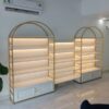 Kệ trưng bày mỹ phẩm khung sắt mái vòm